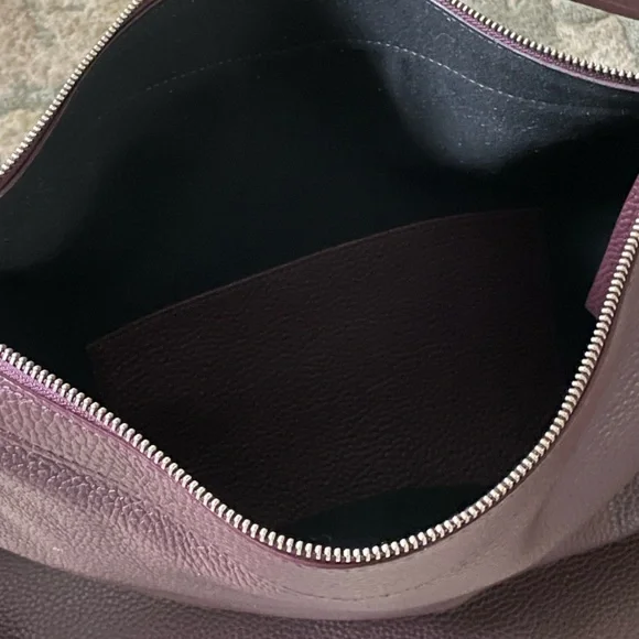 Everlane The Boss Bag in Pebbled Burgundy Leather - Picture 9 of 9
